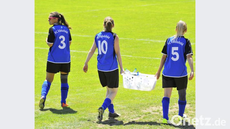 Erdinger Meistercup 2018 beim TUS Rosenberg

Saison: 2018/19

Die Frauen des 1. FC Edelsfeld hatten klug vorgesorgt gegen die Hitze auf dem Spielfeld

Bild: Ziegler Ziegler