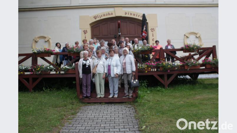 Die Gruppe der AWO vor dem Kloster Tepl. exb