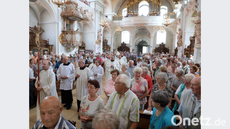 Bei der Messe für Senioren aus Amberg und der Umgebung  mit Bischof Rudolf Voderholzer auf dem Bergfest ist die Mariahilfbergkirche voll besetzt. Wolfgang Steinbacher