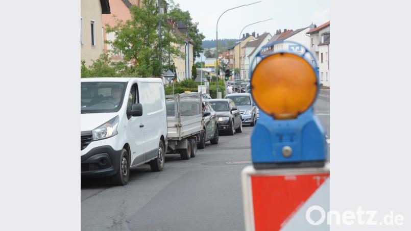 Dauerstaus an den Baustellen-Ampeln von und nach der Hammerweg-Brücke. Bild: Schönberger Schönberger, Gabi [gsb] (gabriele.schoenberger@oberpfalzmedien.de)