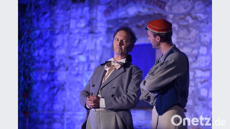 Leidgenossen: Der König (Uli Scherr) und der Student (Patrik Götz). Bild: Tobias Schwarzmeier Tobias Schwarzmeier