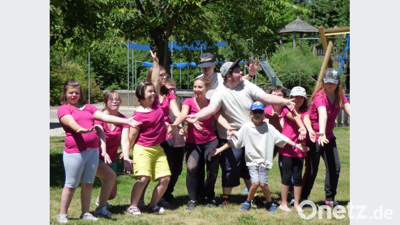 Eröffnet wurde das Sommerfest der Lebenshilfe mit einem Auftritt der Tanzgruppe der Heilpädagogischen Tagesstätte unter der Leitung von Alisa Wildenauer. Rosner, Josef [JR] (ROSNER.JOSEF@T-ONLINE.DE)