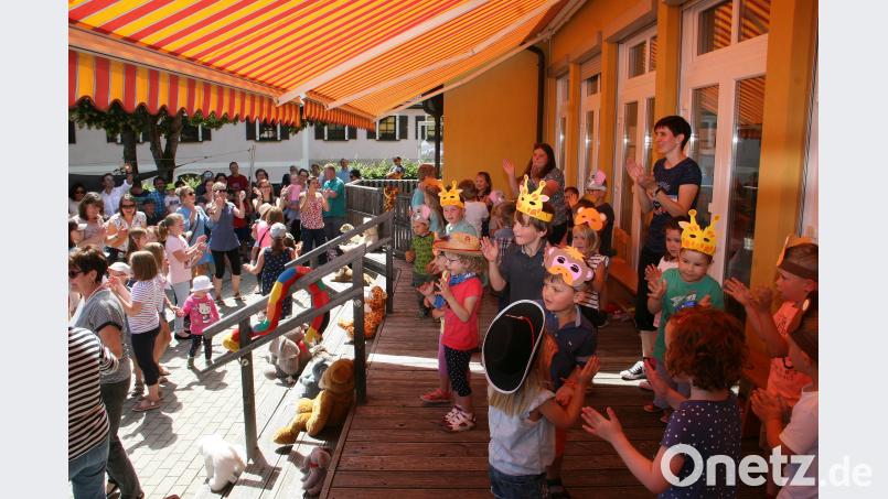 "Wir gehen gerne in den Zoo", gestanden die Buben und Mädchen beim Sommerfest im    Kindergarten. wro