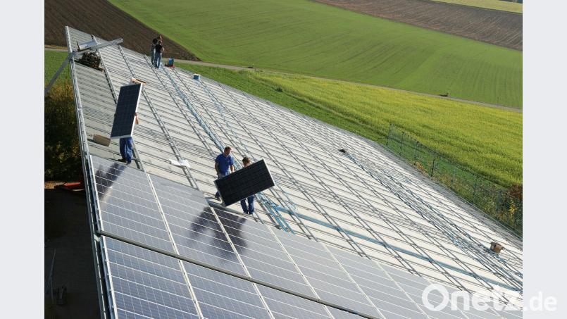 Die Betreiber von Photovoltaik-Anlagen erhalten neue Post von der Stromnetz Weiden.  Bild Popp Ingrid Popp