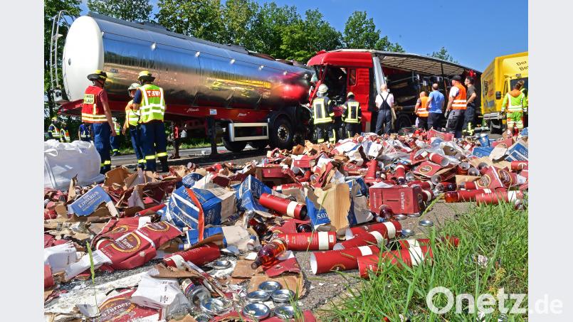 Bei einem Unfall auf der A 6 zwischen Alfeld und Sulzbach-Rosenberg wird ein Mann verletzt. Der Lkw-Fahrer fuhr ungebremst in einen anderen Lkw. Petra Hartl
