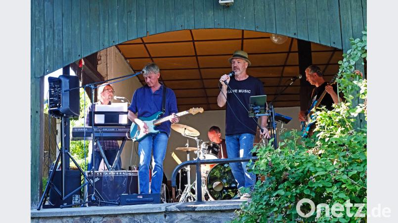 Die „John McNamara Gang“ präsentierte Perlen der Rockmusik Bild: twi