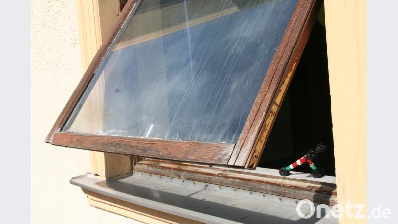 Im Kindergarten St. Sebastian lässt die Stadt marode Fenster (Bild) austauschen. Dafür sind im Haushalt 50.000 Euro veranschlagt. fpoz
