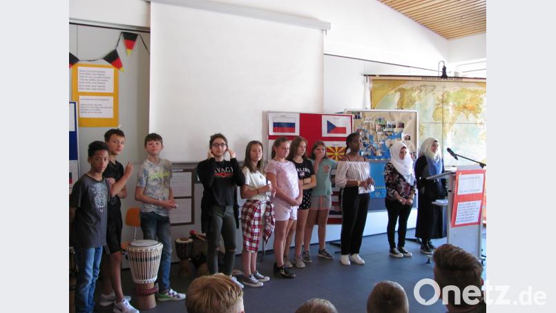 Die Schüler stellten sich erst in ihrer Muttersprache und dann in deutscher Sprache vor. sei