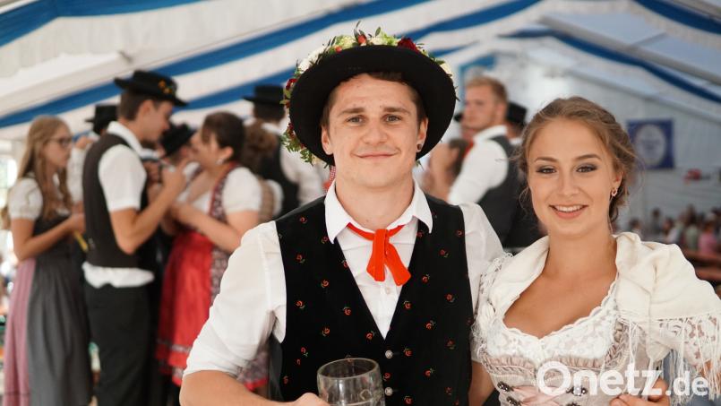 Sergej Pahl und Patricia Graf wurden per Weckerläuten als neues Oberkirwapaar von Poppenricht ermittelt. Für Pahl keine unbekannte Position, denn er war bereits 2016 Oberkirwabursch. ads