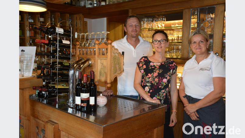 .v.l. Joachim und Susanne Wiesend, Mitarbeiterin Anette Schwarzer ak