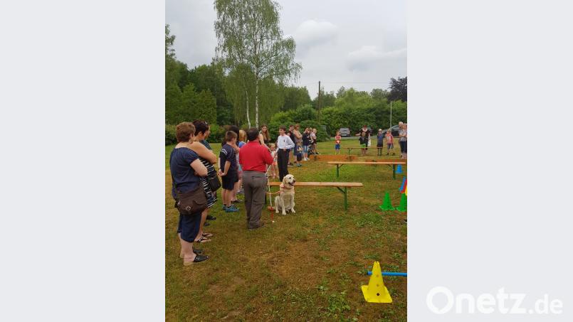 Waltraud und Horst Zinnert mit Blindenhund Cowboy. sgs