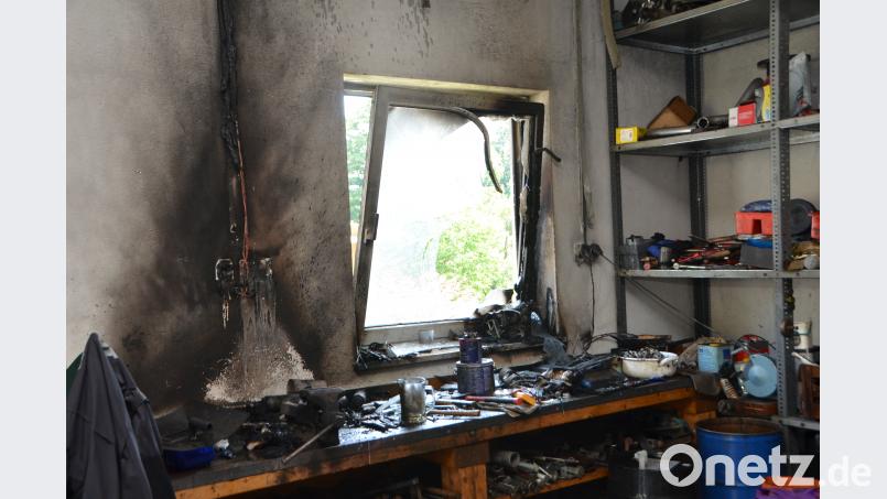 Die Explosion in einer Garage im Waidhauser Ortsteil Reichenau ließ sogar ein Fenster bersten.