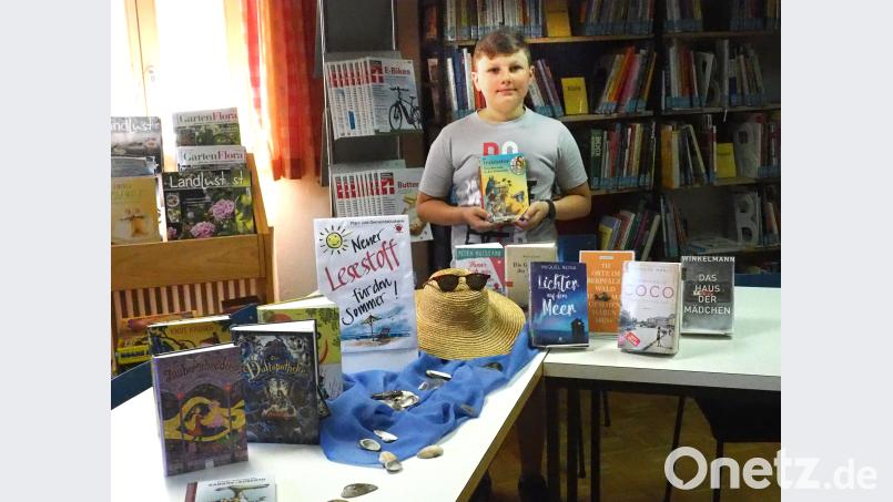 Niklas Bergler stellt Lesestoff für den Sommer vor. fvo