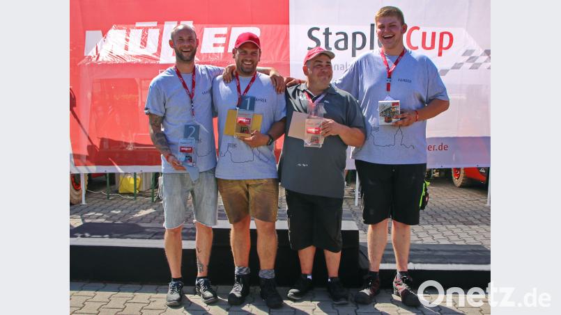 Der Flossenbürger Maximilian Üblacker junior (Zweiter von links) gewinnt als Regionalmeister Nordbayern den "Müller StaplerCup" in Nürnberg. Er verweist Jörg Klößinger, Herbert Leuci und Alexander Grischow (von links) auf die Plätze. StaplerCup/Thomas Maurer, Ernst Müller