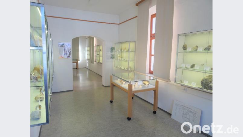 Die Bilder zeigen Ausschnitte aus der bekannten und prämierten Pleysteiner Mineraliensammlung im Stadtmuseum. tu