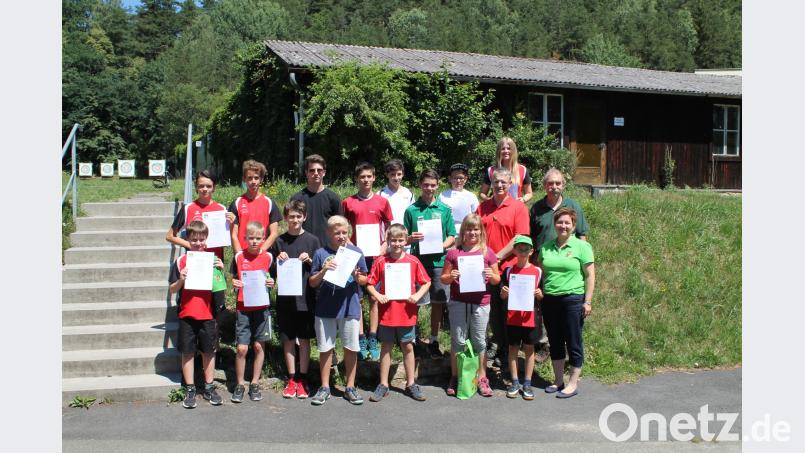 Bei der Siegerehrung überreichte die Landesjugendleiterin Evi Benner-Bittihn jedem Finalteilnehmer eine Urkunde sowie ein kleines Präsent. exb