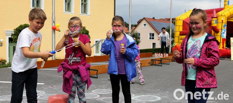 Zeitvertreib in den Ferien ist in Floß kein Problem.  Von Anfang August bis in den September hinein gibt es ein abwechslungsreiches Programm. mef