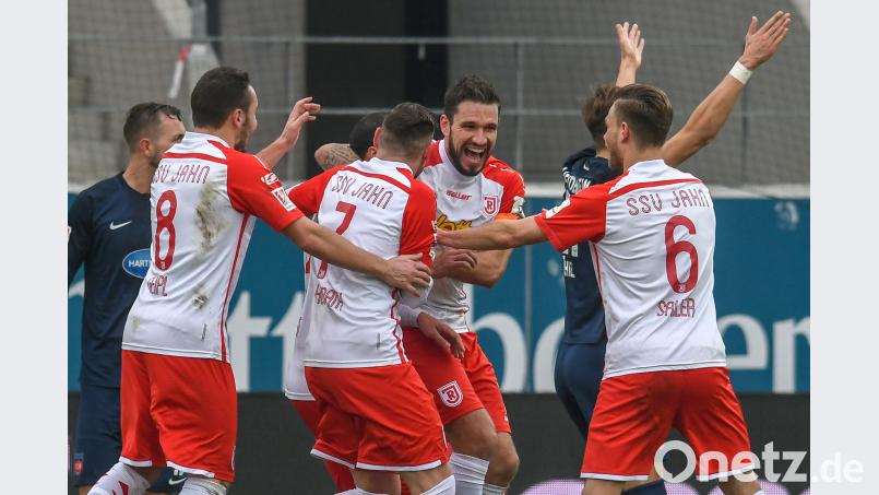 Der SSV Jahn Regensburg gastiert am Freitagabend in Rieden. DPA, Agentur [agentur_dpa] (kontakt@onetz.de)