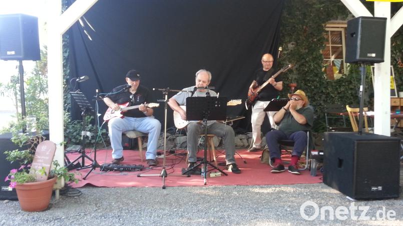 Blues und mehr boten "Red Moon" zum Saisonauftakt der "Live Stage" im Parapluie. Kunz