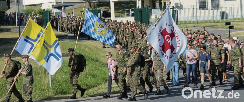 Soldaten pilgern zum Amberger Bergfest. Ludwig Dirscherl