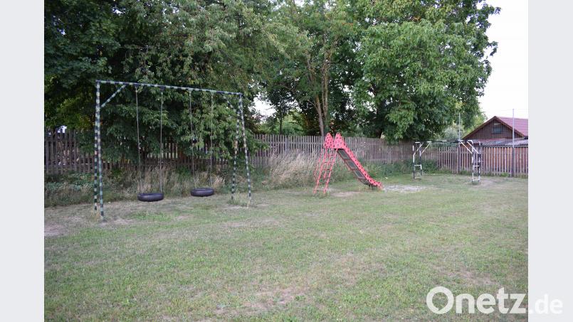 Die alten Spielgeräte haben ausgedient und werden durch neue ersetzt. Die Kinder werden sich freuen. Bild: bnr