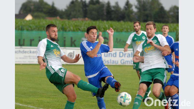 Am Donnerstagabend lief Christoph Hegenbart (links) erstmals mit einer Gastspiel-Erlaubnis für den SV Mitterteich auf. GB