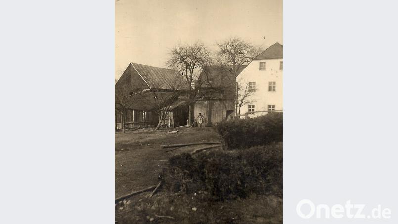 Der „Wölflhof“ – erbaut im Jahr 1567 – steht bei Triebendorf. In der Scheune (links) versteckten die Bauersleute Zeitler 2 Flüchtlinge. Mit ihrer Heldentat - während des zu Ende gehenden 2. Weltkrieges – rettete man ihnen das Leben. wro
