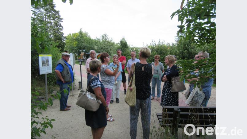 Die Mitglieder der Kolpingsfamilie im Natuererlebnisgarten. kgg