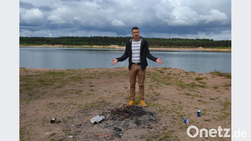 Dosen, Plastikreste, Glasscherben. Warum die Menschen ihren Müll einfach auf dem Gelände beim Dießfurter Freizeitsee liegenlassen, versteht Enzo Löchel nicht und will etwas ändern. spi
