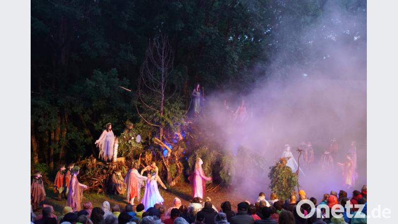 Wichtel, Elfen und Nebelfrauen tanzen ab heute beim Freilichtspiel &quot;Irrlichter&quot; am Eulenberg in Friedrichshäng (Stadt Schönsee). mmj