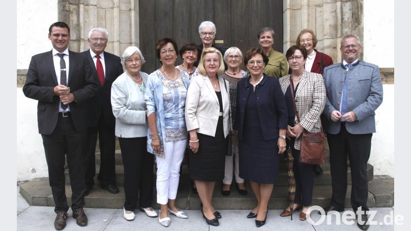 Der Sozialdienst katholischer Frauen feierte am Freitag sein 25-jähriges Bestehen in Schwandorf. In der Mitte Vorsitzende Hermine Rodde. Bild: Hirsch