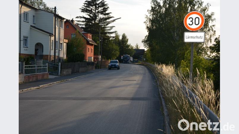In der Werkstraße in Pechbrunn gilt bereits Tempo 30, doch Anwohner beklagen, dass noch immer zu schnell gefahren werde. Jetzt soll ein Messgerät aufgestellt werden. jr