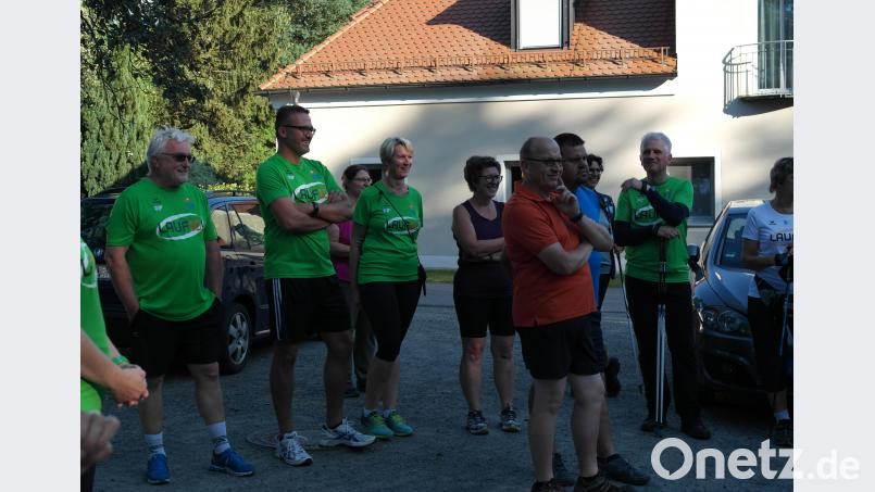 Matthias Haberberger (von links), Matthias Mägler, Sandra Mandanici und Christine Kneißl lauschen der Trainierin, welche Route am heutigen Trainingstag absolviert wird. abu