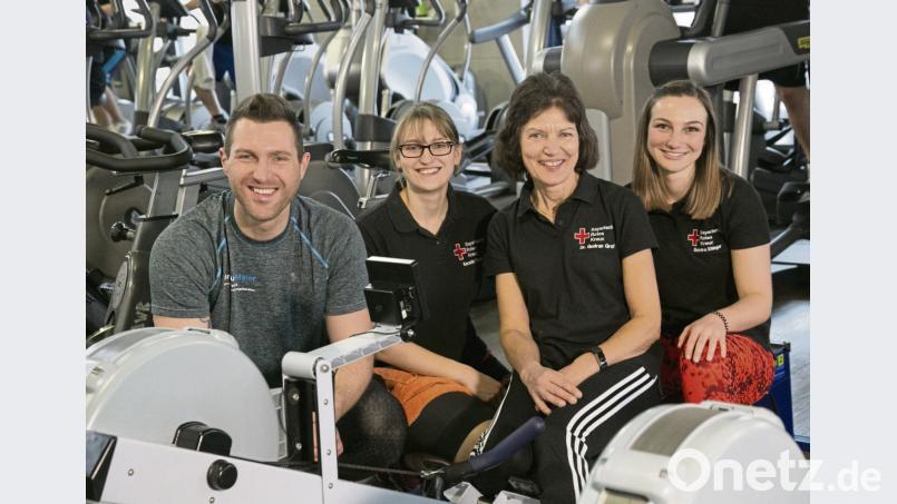 Fitness-Trainer Markus Maier, Kerstin Walter, Dr. Gudrun Graf und Sandra Ehinger (von links) zeichnen für den Imagefilm der BRK-Bereitschaft Neustadt verantwortlich. exb