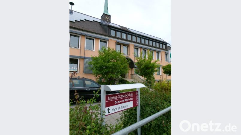 Nach Abzug der im Schulverbund "Vierstädtedreieck" an andere Mittelschulen zugewiesenen 15 Schüler werden an der Markus-Gottwalt-Schule derzeit 237 Kinder und Jugendliche (zwei davon aus Kemnath und Kulmain) des westlichen Landkreises unterrichtet. rn