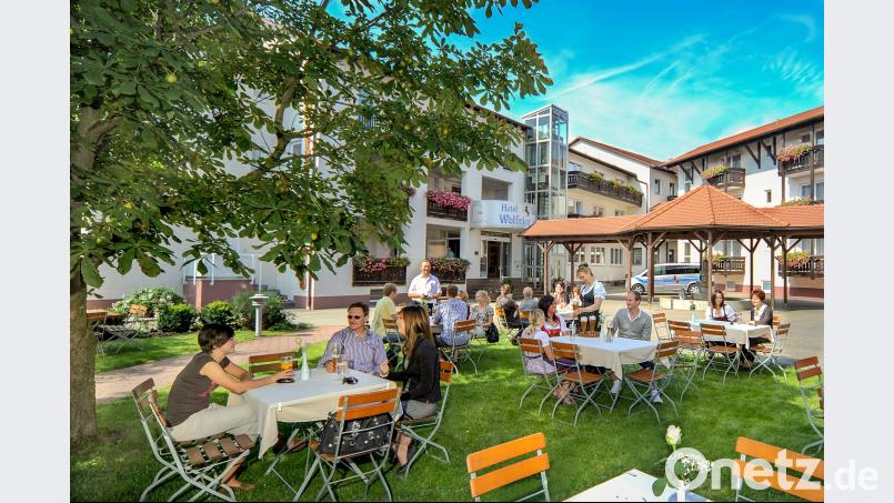 Gastlichkeit, bayerische Küche und Heimatbewusstsein wurden im Wettbewerb gewürdigt. Gerne treffen sich Einheimische und Urlauber im Biergarten in Wolfringmühle. exb