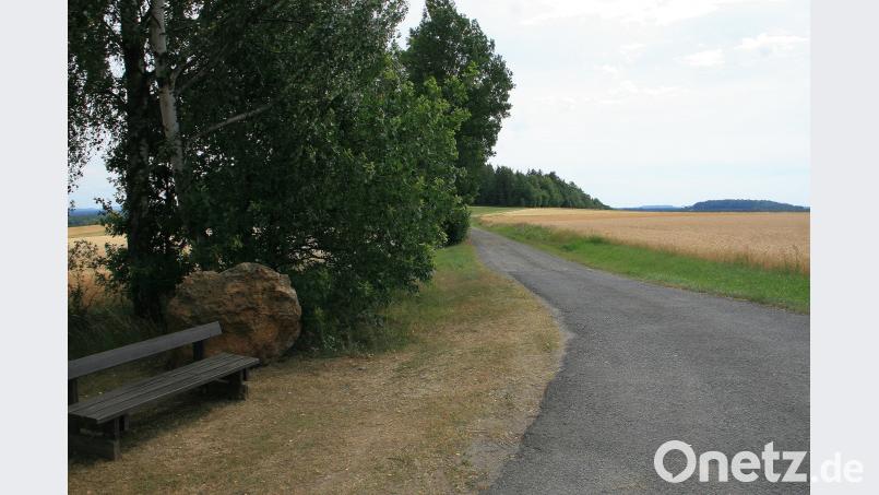 Ins Projekt „Kernwegenetz“ wurde auch der Geisbühlweg nahe Güttern einbezogen. Im Hintergrund der südlich von Fuchsmühl gelegene Geisbühl. wro