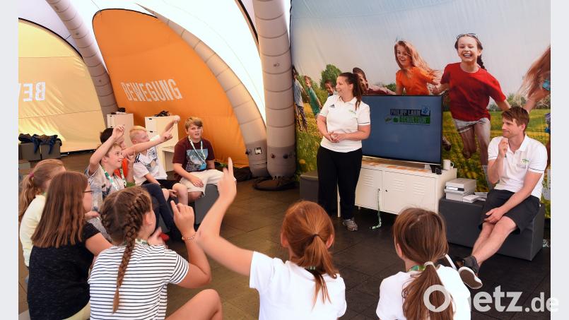 Gesunde Ernährung, viel Bewegung und Toleranz gegenüber den Mitmenschen - diese Themen begeistern die Fünft- und Sechstklässer der Realschule bei der Philipp-Lahm-Schultour. bgm