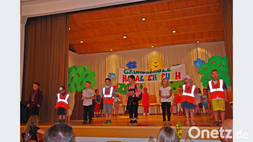 Als letzte Station des gespielten Stadtrundgangs durch die Marktgemeinde kamen die Kinder in der Grundschule an. enz