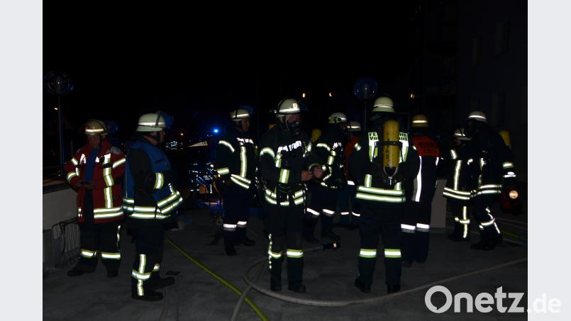 Der von einer Nachtschwester festgestellte Brandgeruch im Walter-Siegert-Caritasheim rief viele Retter auf den Plan DOB