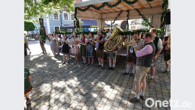 „Die böhmischen Dreizehn“, ein „Ableger“ der Stadtkapelle, sorgten am Samstagabend für Stimmung. hm