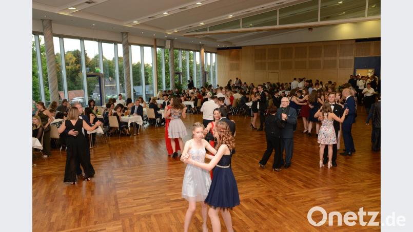 Das Tanzparkett ist beim Abiturball stets gut besucht. bey