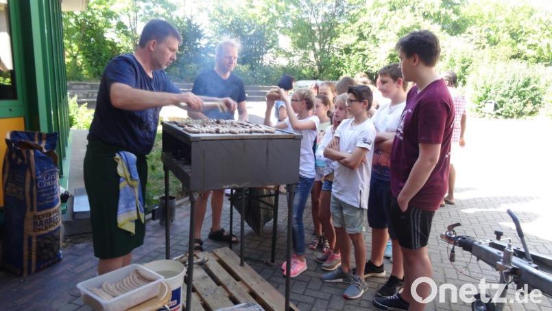 Bratwurst-Duft zog über das Schulgelände. Bild: hka