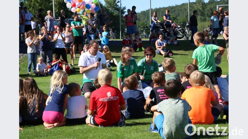 So vielfältig ist der FC Rieden: Beim Sommerfest stellten viele Ehrenamtliche im Verein die einzelnen Sparten vor. riw