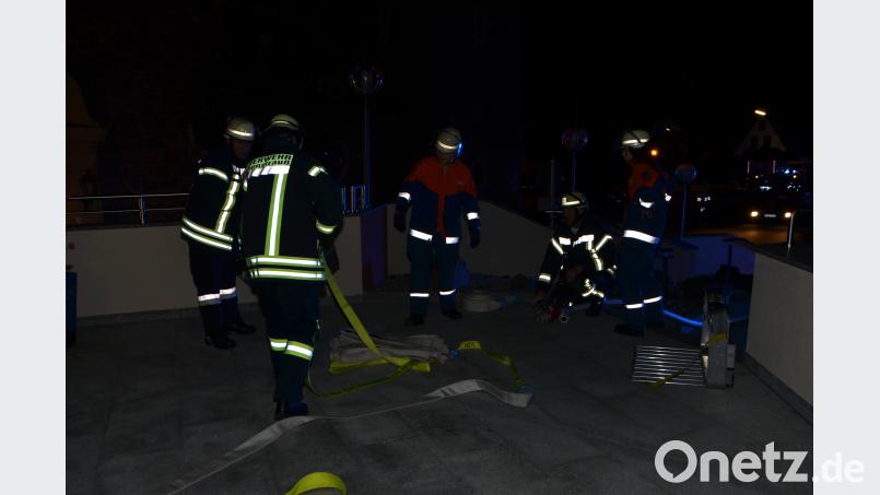 Weil es im Walter-Siegert-Caritasheim nach Rauch riecht, muss die Feuerwehr anrücken. DOB
