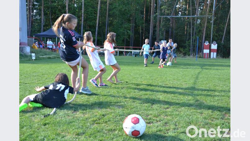 Für Kinder ist beim Gallierfest in Gailoh viel geboten. Tauziehen zum Beispiel. Für die Erwachsenen spielt am Abend die Band Zeitlos. Thomas Kosarew