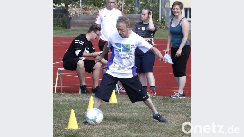 Beim Fußballslalom war Geschicklichkeit gefragt. rhi