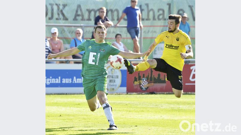 Der Ammerthaler Stürmer Ralf Egeter (links) wirkt in dieser Szene schon etwas erschrocken, als der Vilzinger Kapitän und Linksverteidiger Christoph Schwander wie ein Kickboxer auf ihn zugeflogen kam. ZG