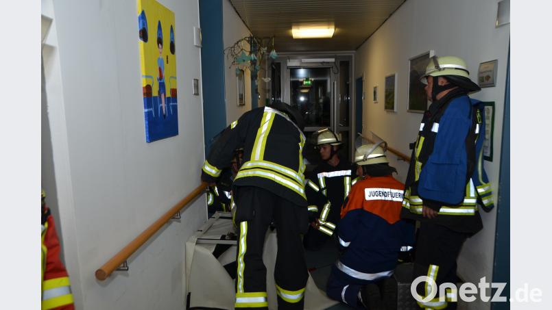 Hinter dieser verschlossenen Tür vermuteten die Feuerwehrkräfte einen Schmorbrand der für den Brandgeruch im Walter-Siegert-Caritasheim ursächlich war. DOB