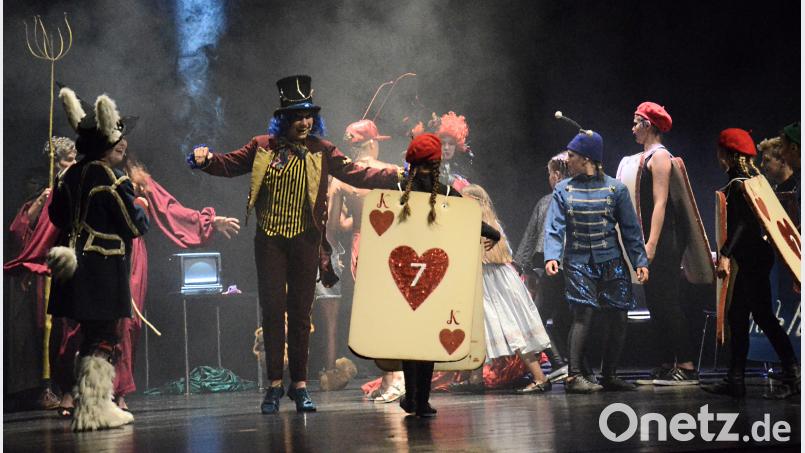Das Junge LTO präsentiert Performances der Kinder- und Jugendkurse und Ausschnitte aus "Alice im Wunderland" von Tina Lorenz. uz